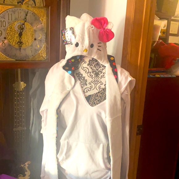 Hello Kitty Hood with Pockets! ❤️ - Picture 2 of 2